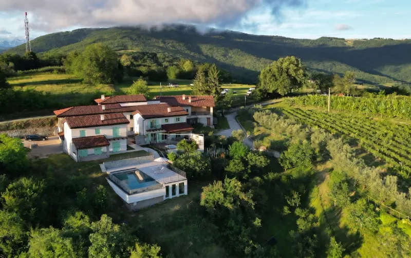 Casa De Papel pogled na zunanjost